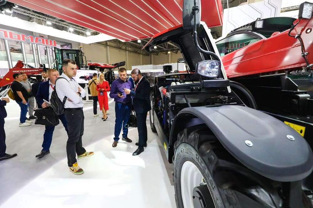 Посетители выставки строительной техники и технологий в России - CTT Expo