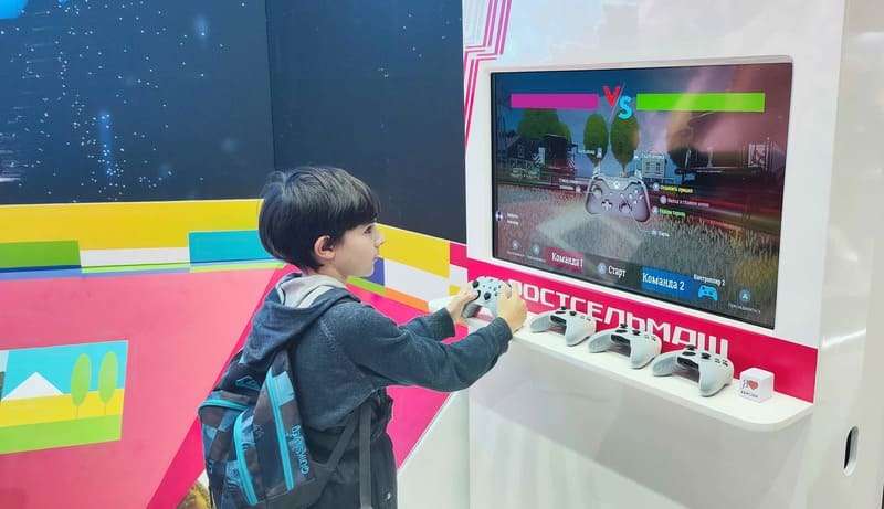 Игра с четырьмя геймпадами «Битва комбайнов Игра с четырьмя геймпадами «Битва комбайнов